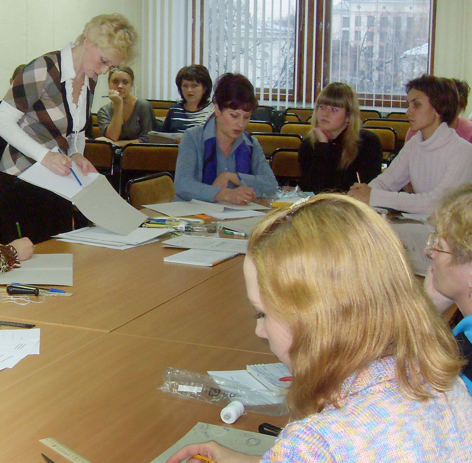 Семинар по вопросам организации делопроизводства и работы архивов организаций в Управлении здравоохранения Администрации г. Вологды проводит ведущий методист О.В. Морозова, октябрь 2009 г. 